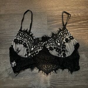 LACE BRALETTE CROP TOP